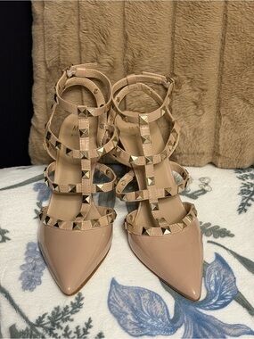 Mix No. 6 Liraven Studded T-Strap Pumps Nude Patent Rockstud Style